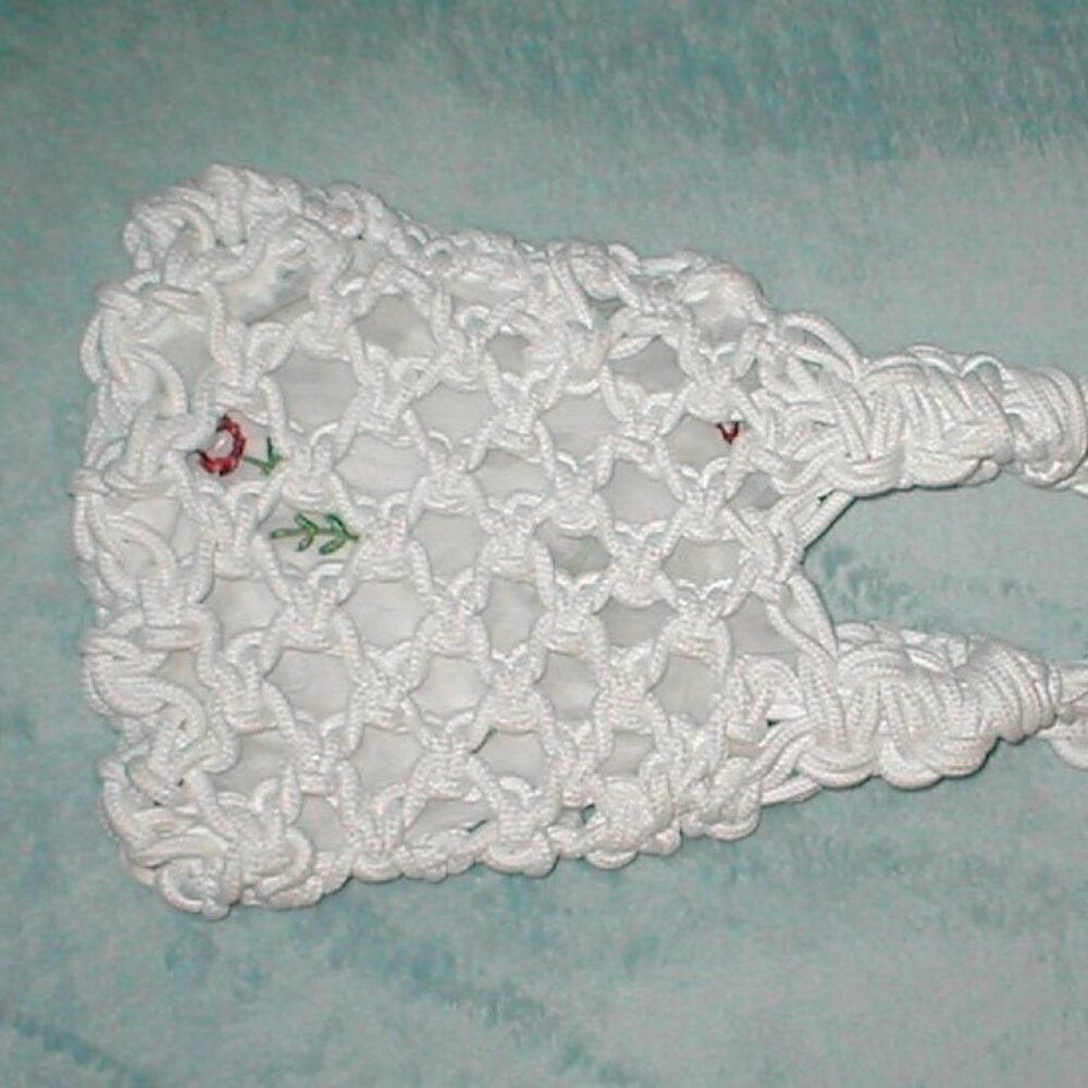 WHITE CROCHET KNIT PURSE